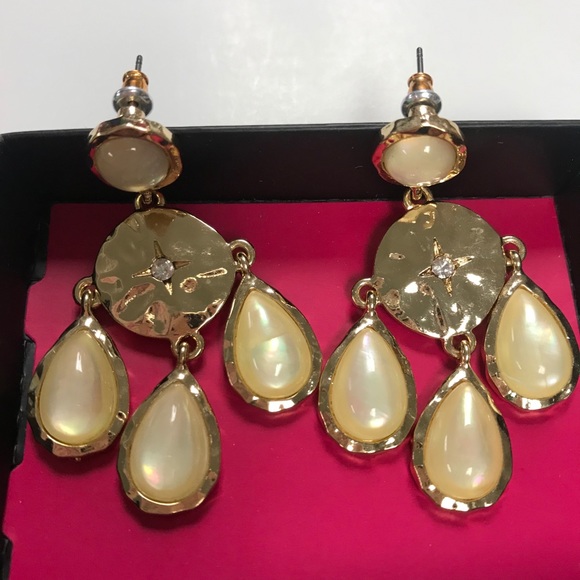 NWT AVON Summer Shimmer Teardrop Earrings - Picture 4 of 8